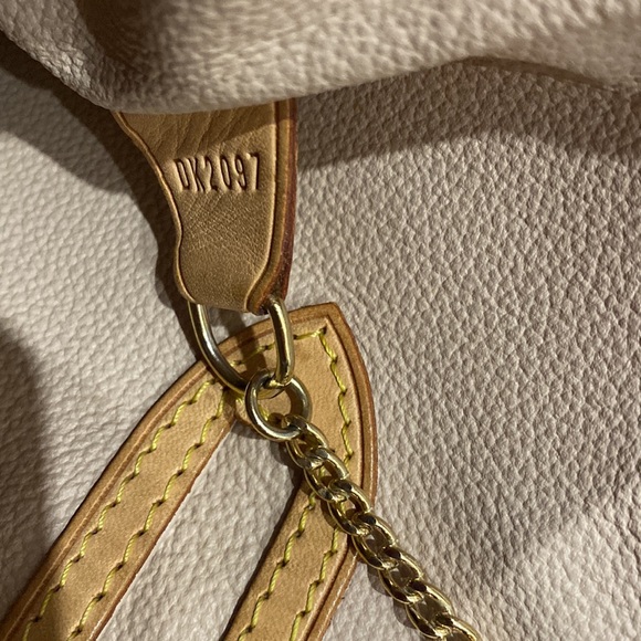 Authentic Louis Vuitton Bucket GM Monogram - Picture 4 of 13